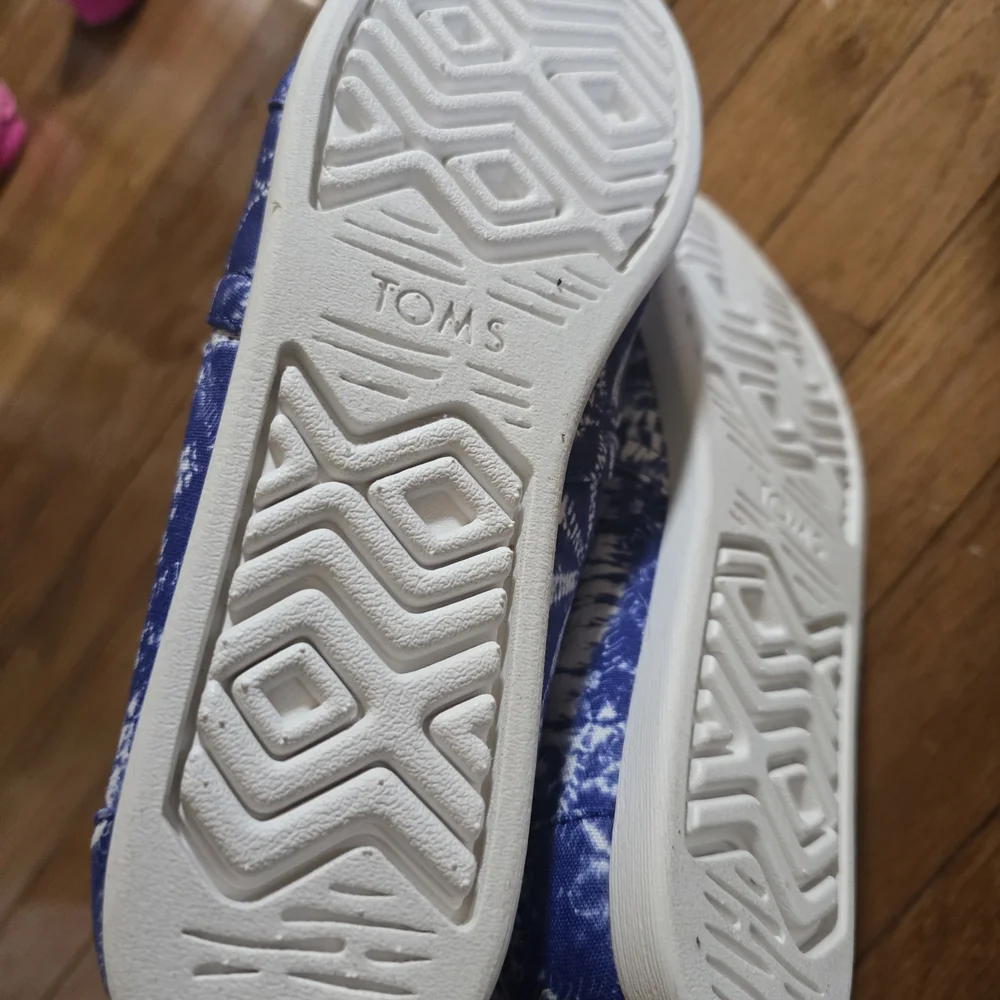 Toms Blue Patterned Slip-Ons - Picture 5 of 5